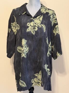 Tommy Bahama Men's Black and Green Tropical Print Short-Sleeve Shirt
